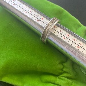 Ring, comfort fit. EUC